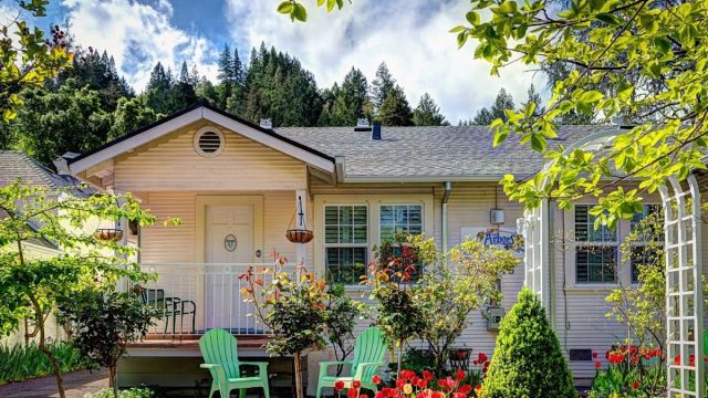 Calistoga Arbors